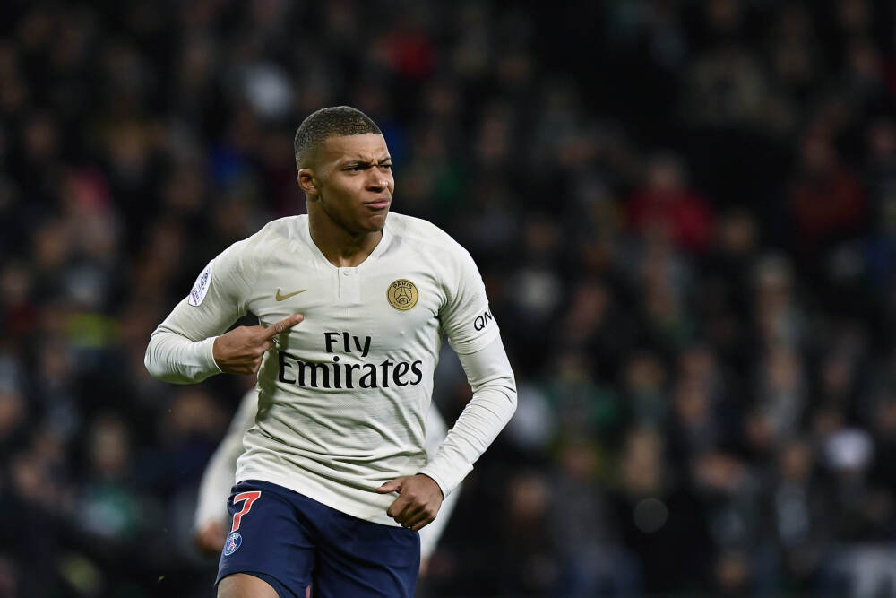 伊朗总统：伊朗正处于一场全面战争中